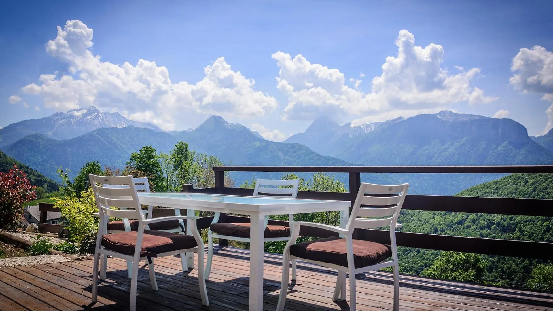 In The Heart Of Nature With An Unique View Plan Montmin France